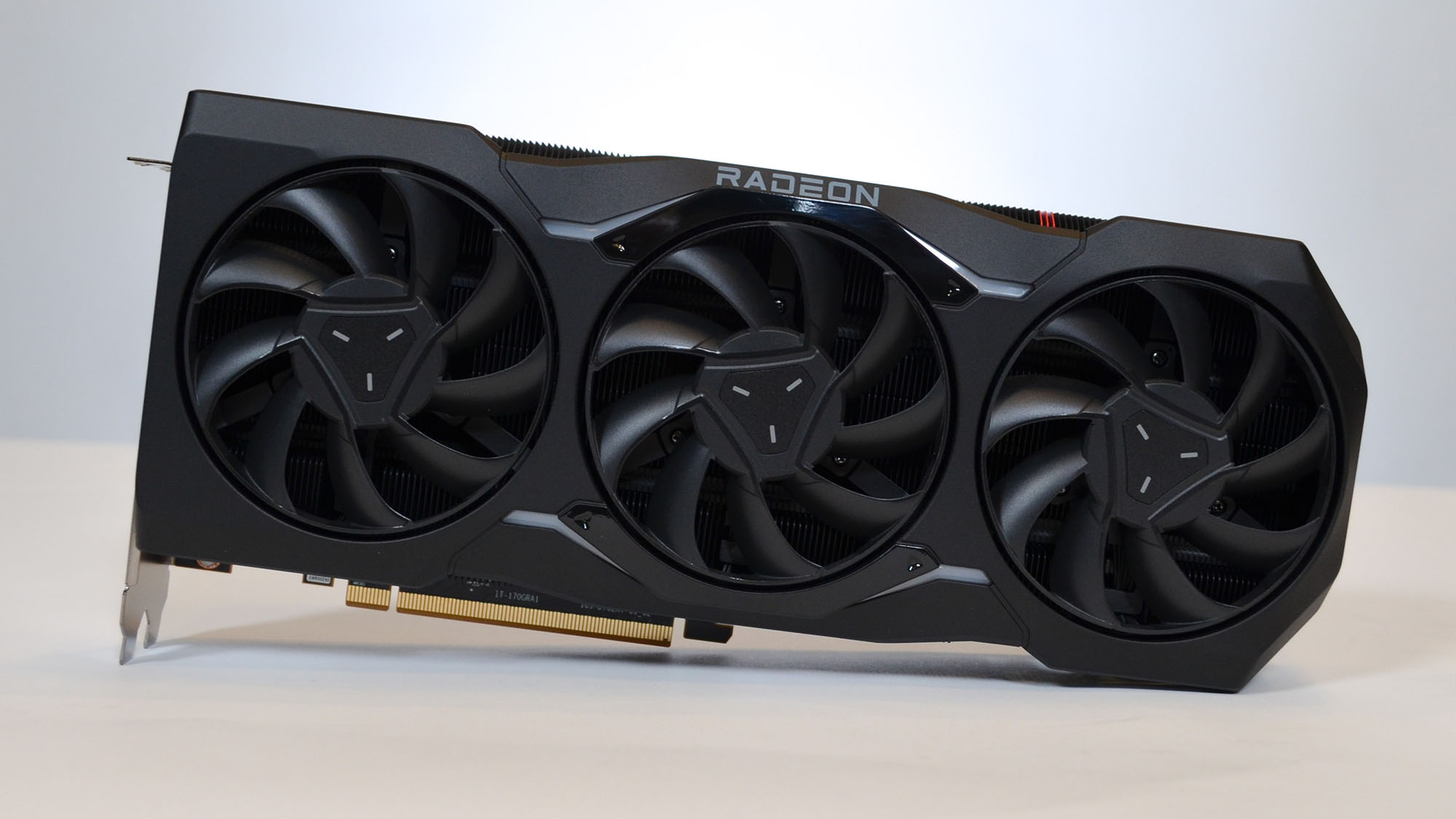 AMD prepara una tarjeta gráfica para competir con la RTX 5090