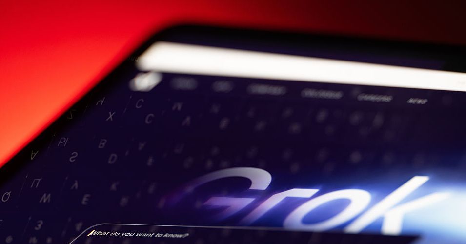 La Casa Blanca ordena la implementación urgente del chatbot Grok