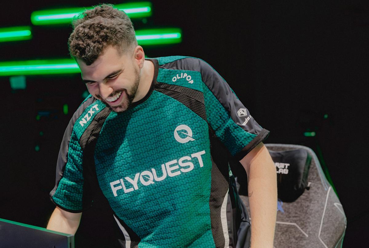 Un jugador profesional de LoL, suspendido por comentarios sobre sus compañeras