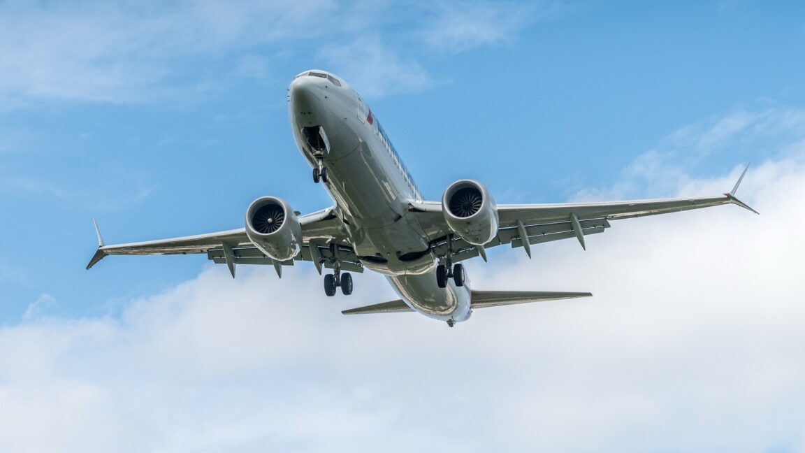 Boeing enfrenta multa millonaria por fallos de seguridad en el 737 MAX