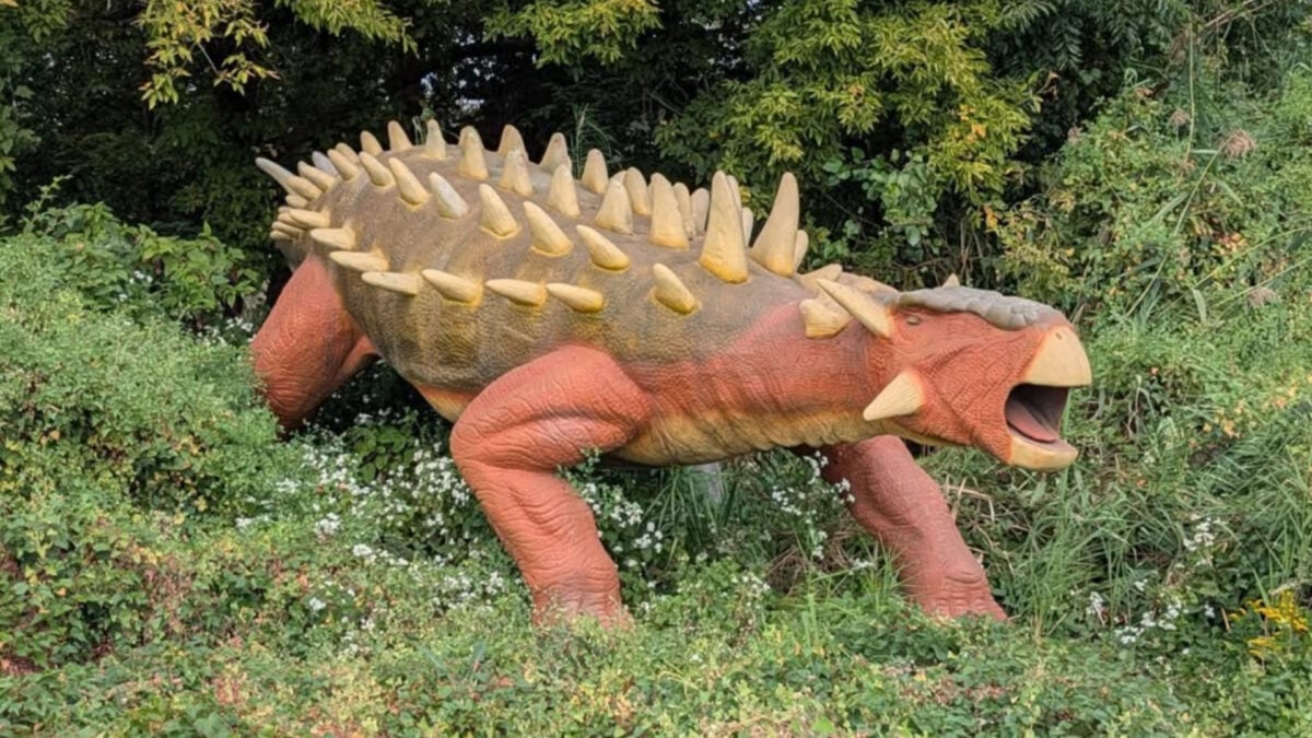 Un parque temático cierra y vende sus dinosaurios animatrónicos en Facebook