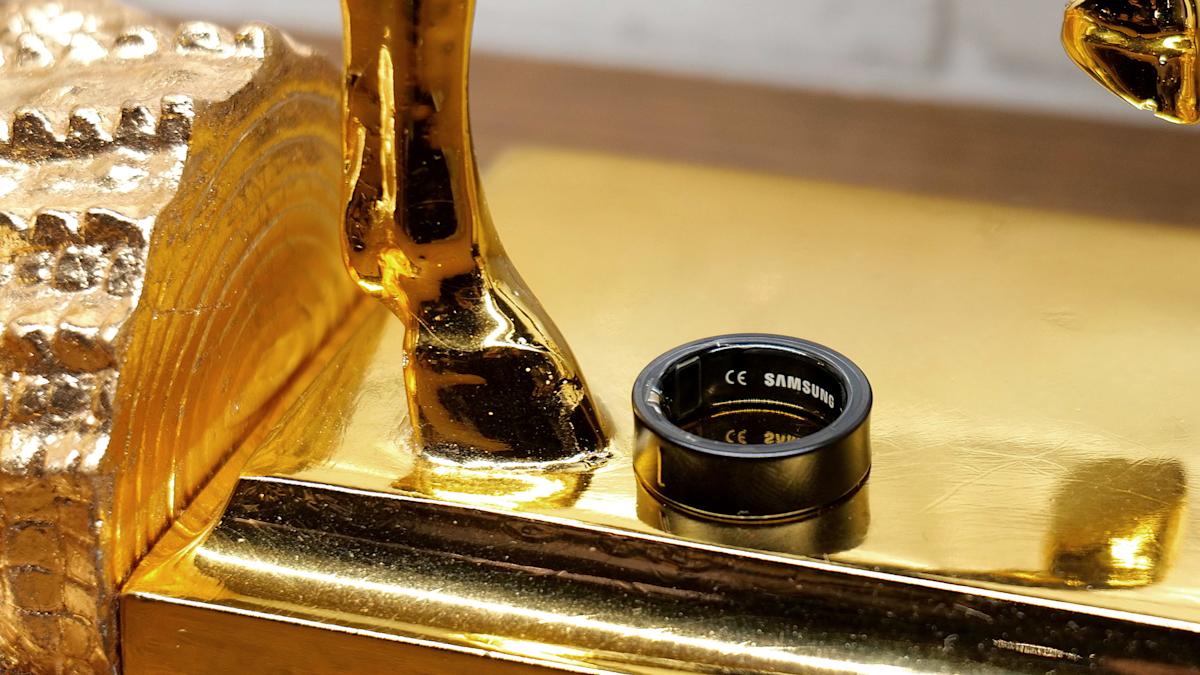 La batería de un anillo inteligente de Samsung se hincha y su propietario acaba en el hospital