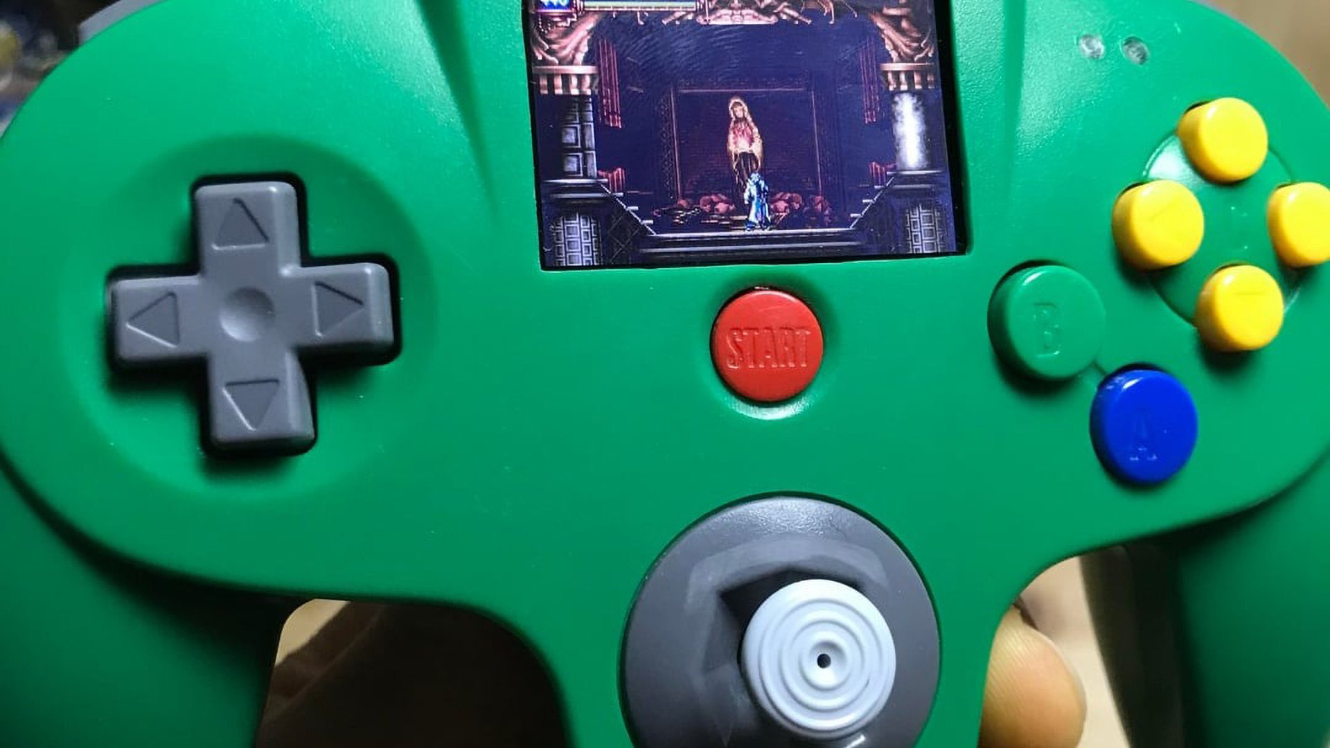 Un 'modder' convierte un mando de Nintendo 64 en una Game Boy Micro funcional