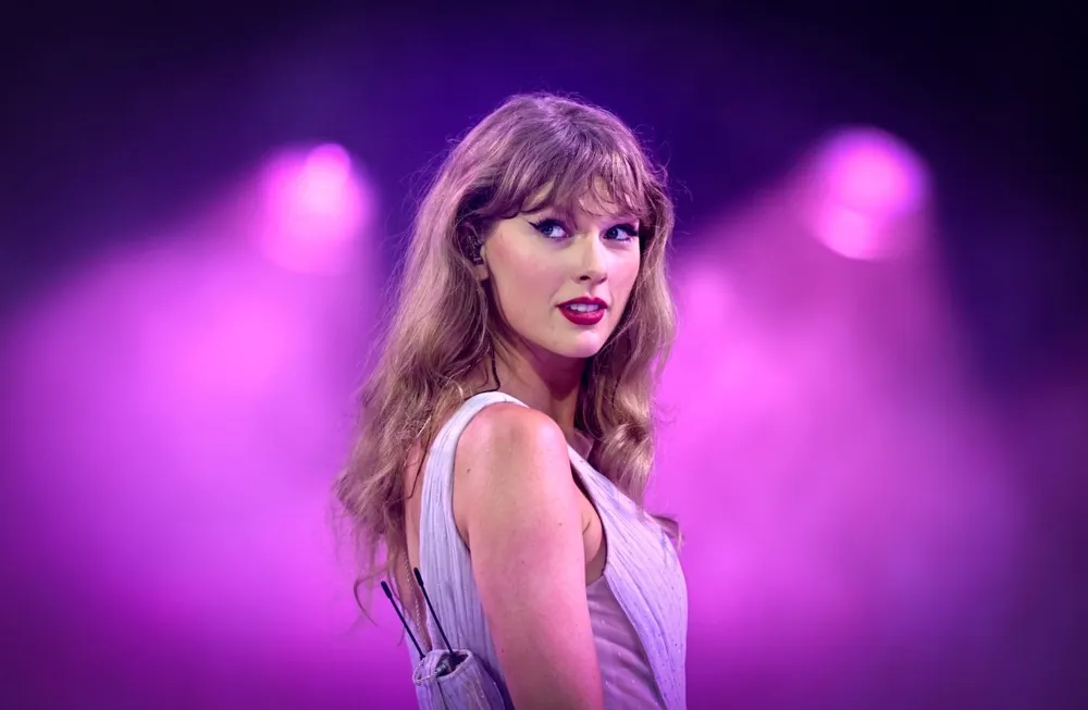 Los fans de Taylor Swift critican el uso de IA en sus vídeos promocionales