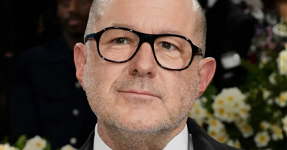 Jony Ive y OpenAI buscan crear dispositivos que nos hagan más felices