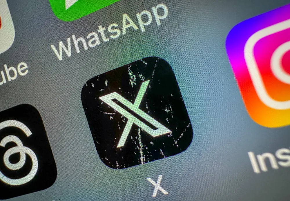 X divide sus suscripciones empresariales en dos niveles con distintivos dorados y grises
