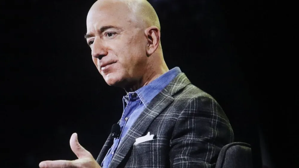 Jeff Bezos propone enviar centros de datos al espacio para frenar el impacto medioambental de la IA