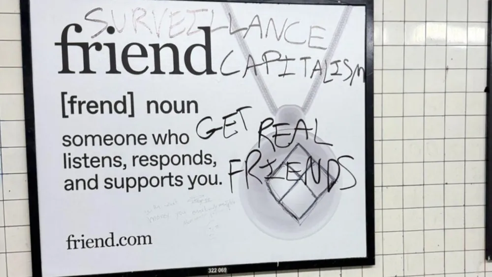 La IA Friend, que ofrece amigos virtuales, fracasa y cambia de estrategia