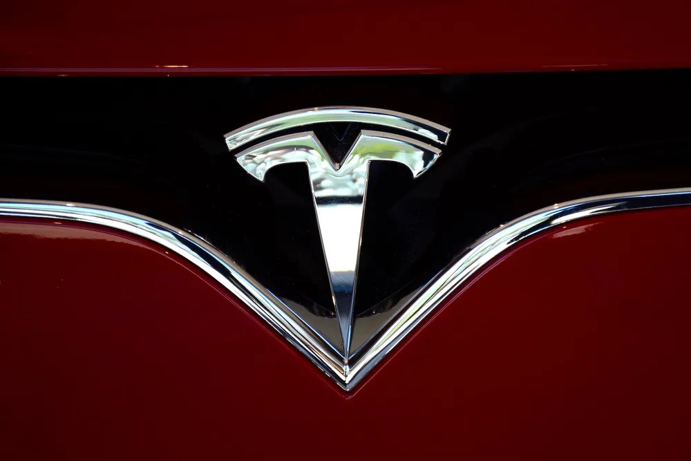 Reguladores de EE. UU. investigan el modo 'Mad Max' de Tesla