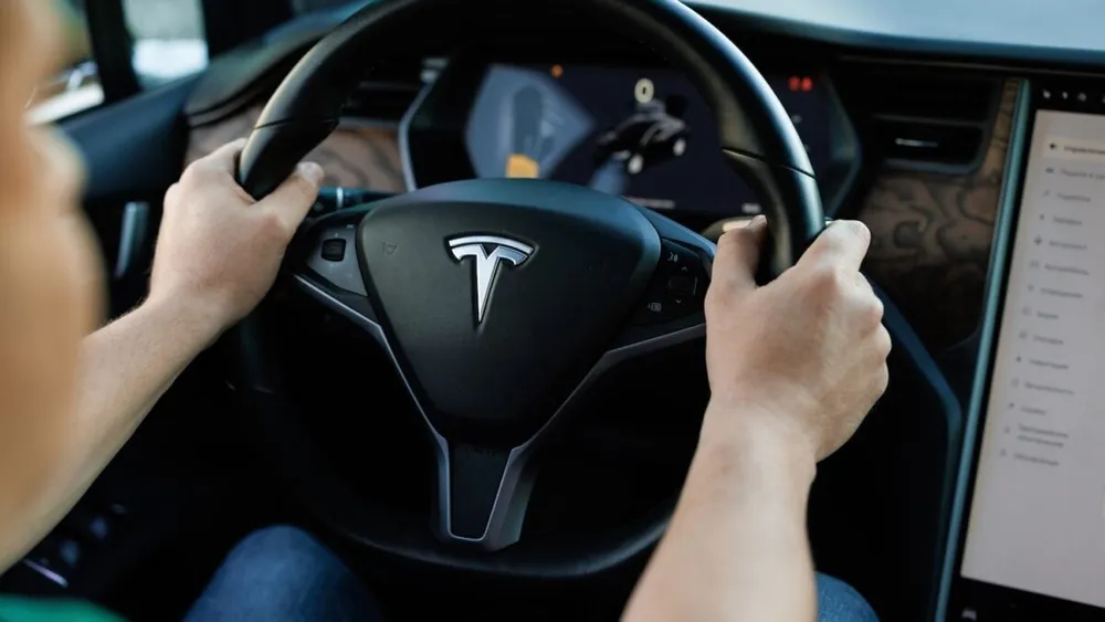 El sistema de conducción autónoma de Tesla no evitó un accidente aéreo