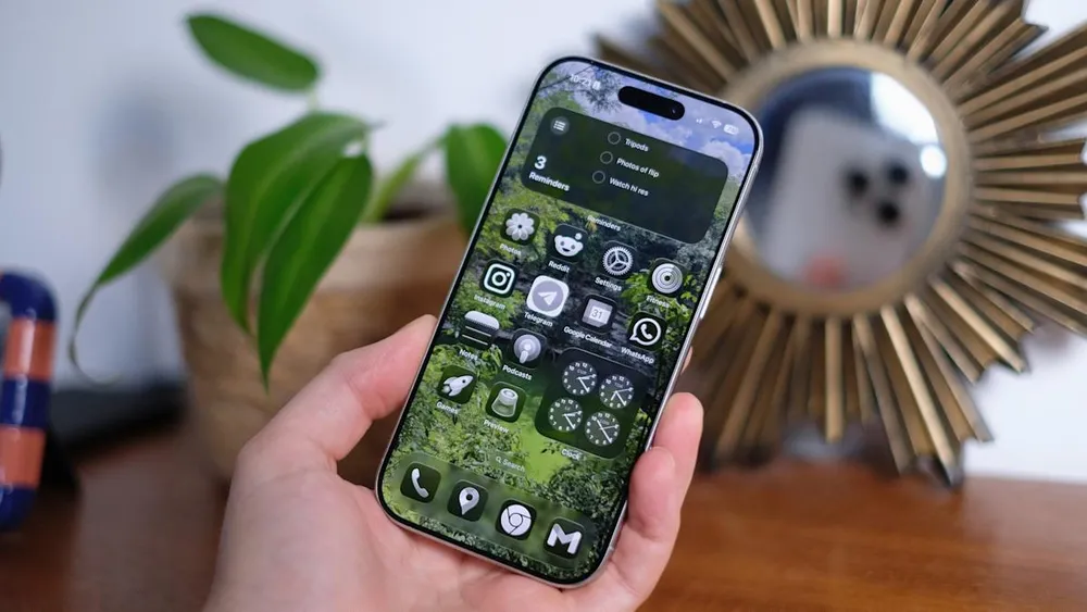 Personaliza tu iPhone con fondos de pantalla holográficos en iOS 26