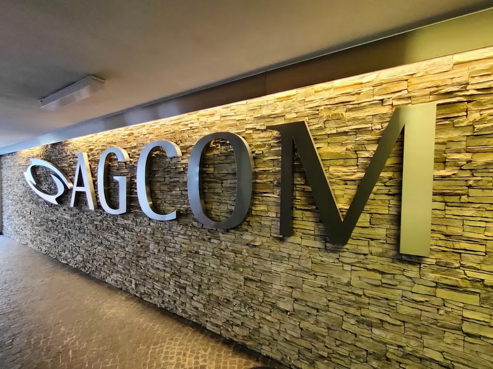 Italia impone verificación de edad para sitios pornográficos