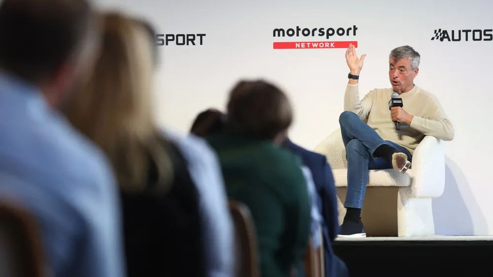 Apple descarta por ahora una plataforma con anuncios y la compra de Warner Bros.