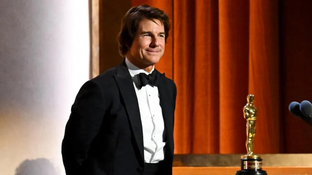 Tom Cruise recibe un Oscar honorífico en una emotiva gala