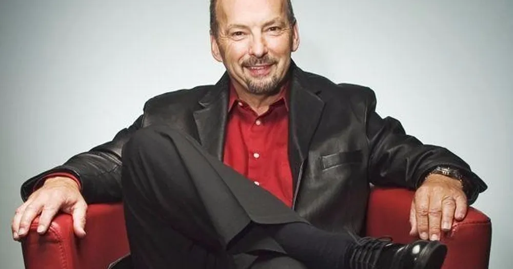 Peter Moore: "Microsoft me fichó para lanzar golpes contra Sony"