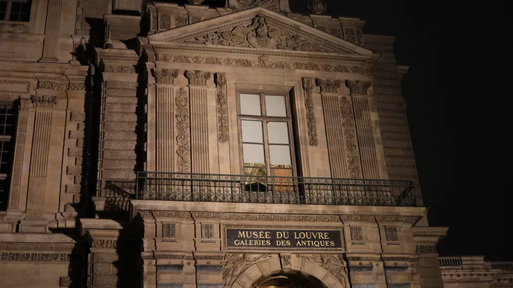 El arte del engaño: cómo los ladrones del Louvre burlaron la seguridad y qué nos enseña sobre la IA