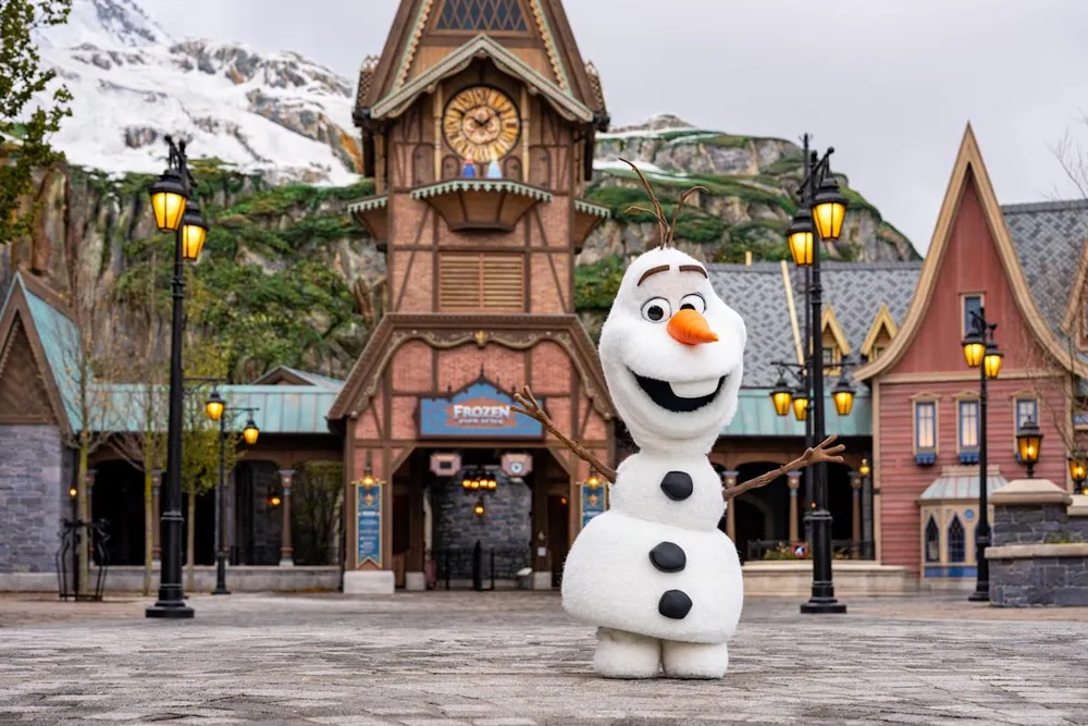 Disney presenta un robot de Olaf para sus parques temáticos