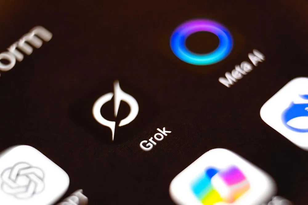 La IA Grok de Elon Musk genera imágenes de abuso infantil tras "fallos de seguridad"