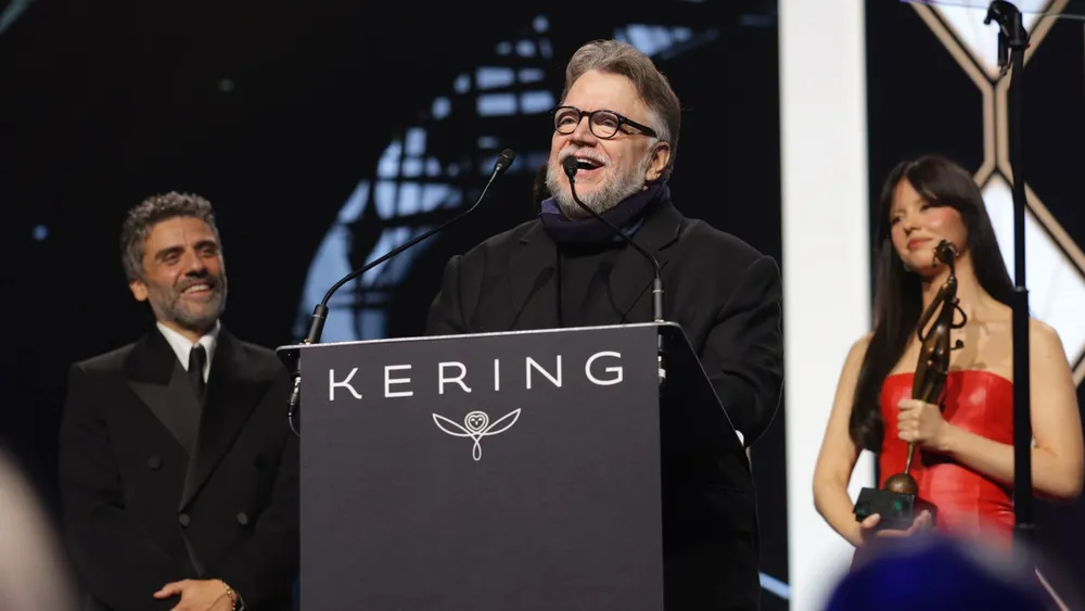 Guillermo del Toro anuncia la muerte de su hermano en los Palm Springs Film Awards