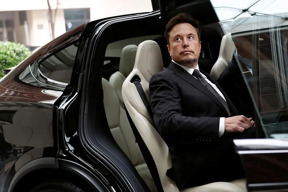 Elon Musk reactiva el superordenador Dojo de Tesla