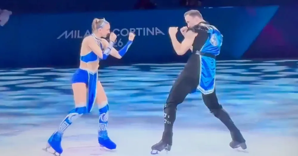 Patinadores olímpicos rinden homenaje a Mortal Kombat