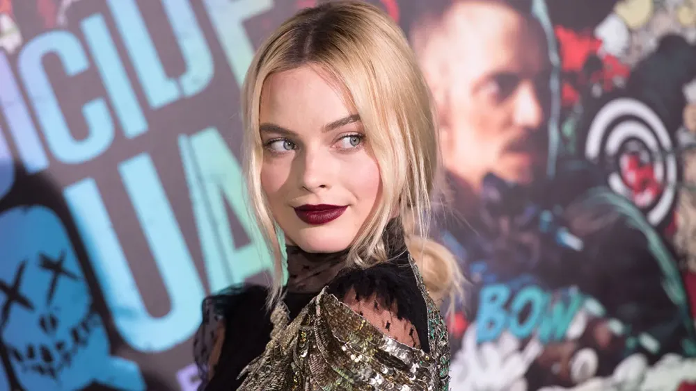 Margot Robbie dice que ya no está en la nueva Piratas del Caribe, el director dice que sí