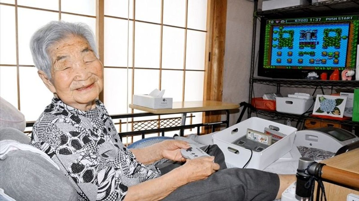 Abuela de 100 años demuestra que los videojuegos mantienen joven el cerebro