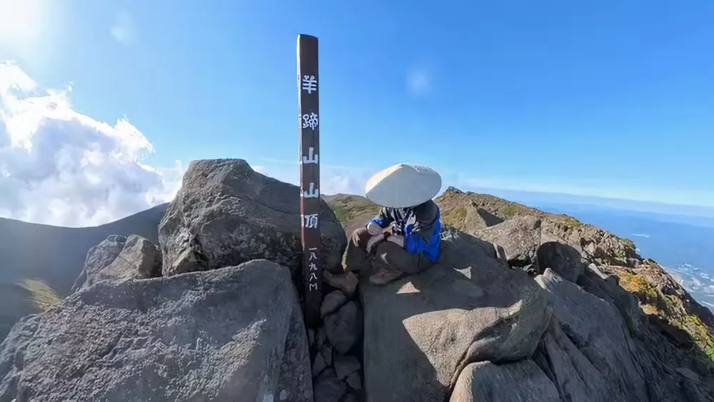 Un fan escala el Monte Yōtei para conectar con el nuevo juego de Sucker Punch